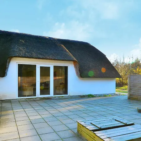 Dom wakacyjny Four-bedroom Holiday In 49