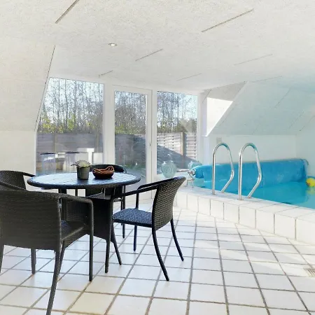 Dom wakacyjny Four-bedroom Holiday In 49 *