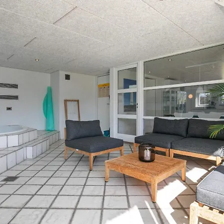 Four-bedroom Holiday In 49 Blåvand