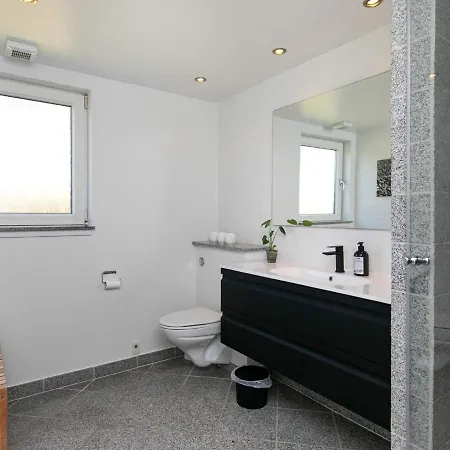 Four-bedroom Holiday In 49