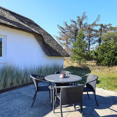 Four-bedroom Holiday In 49 *