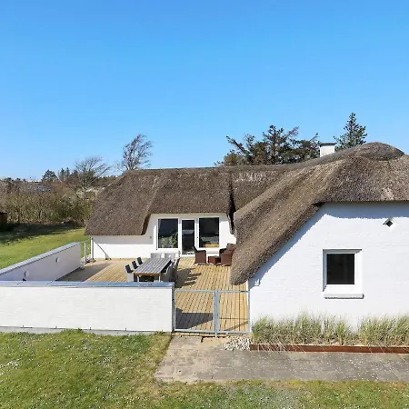 Four-bedroom Holiday In 49 *